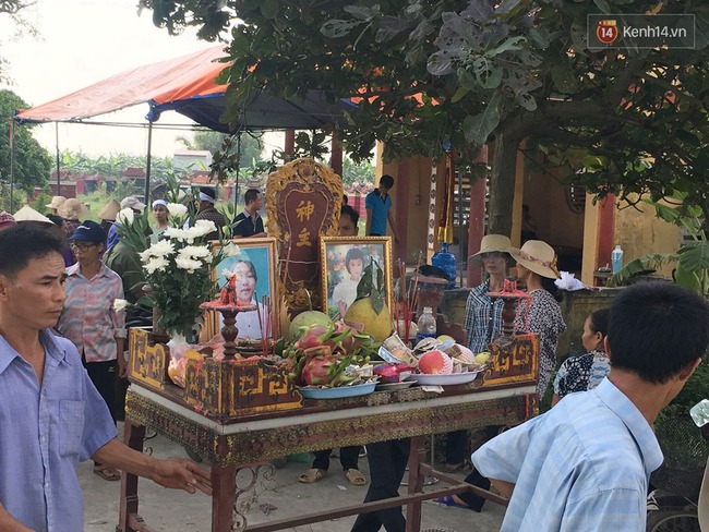 Hiện trường nơi ph&aacute;t hiện thi thể 2 b&eacute; g&aacute;i bị bắt c&oacute;c ch&ocirc;n ngay cạnh nh&agrave; nghi phạm - Ảnh 1.