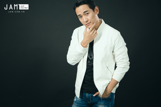 Khi kh&ocirc;ng diện vest lịch l&atilde;m, so&aacute;i ca Hứa Vĩ Văn vẫn đẹp trai v&agrave; chất ngầu kh&oacute; rời mắt - Ảnh 3.