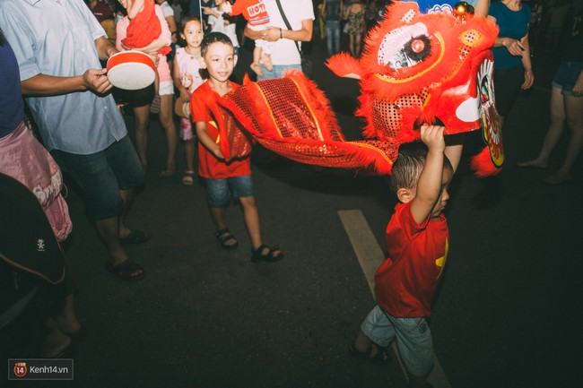 Gặp gỡ nhóm bạn trẻ mang trò chơi dân gian đến giữa lòng phố đi bộ ở Hà Nội - Ảnh 10.