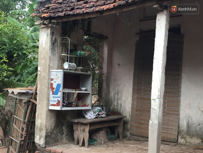 Hiện trường nơi ph&aacute;t hiện thi thể 2 b&eacute; g&aacute;i bị bắt c&oacute;c ch&ocirc;n ngay cạnh nh&agrave; nghi phạm - Ảnh 10.
