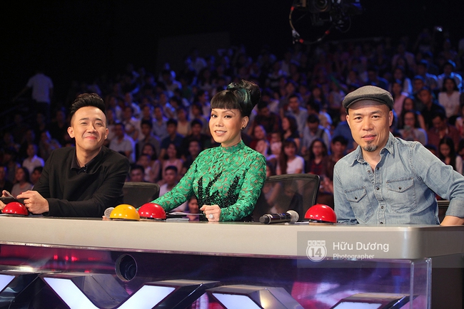 Got Talent: Gi&aacute;m khảo l&uacute;ng t&uacute;ng khi phải loại c&ocirc; Th&uacute;y b&igrave;nh tĩnh sống - Ảnh 4.