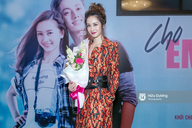 Phạm Hương diện váy xẻ ngực sâu trong lần hiếm hoi dự sự kiện ra mắt phim - Ảnh 3.