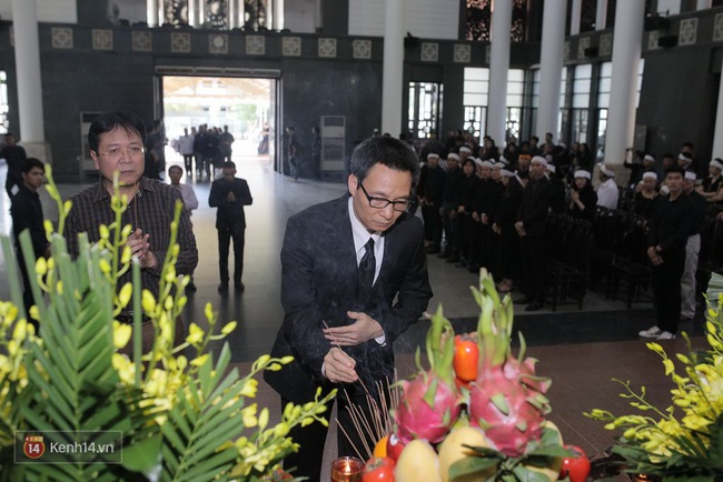 Phó thủ tướng Vũ Đức Đam tiễn đưa NSƯT Phạm Bằng về nơi an nghỉ cuối cùng - Ảnh 4.