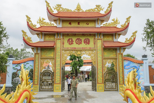 Các nghệ sĩ Việt đến thăm đền thờ Tổ trị giá 100 tỷ của Hoài Linh - Ảnh 32.