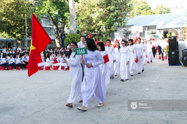 Học sinh H&agrave; Nội v&agrave; S&agrave;i G&ograve;n cực h&agrave;o hứng trong ng&agrave;y khai giảng - Ảnh 35.