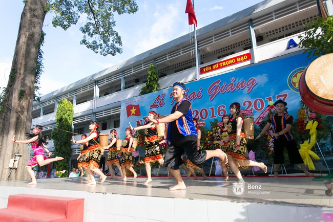 Học sinh H&agrave; Nội v&agrave; S&agrave;i G&ograve;n cực h&agrave;o hứng trong ng&agrave;y khai giảng - Ảnh 37.