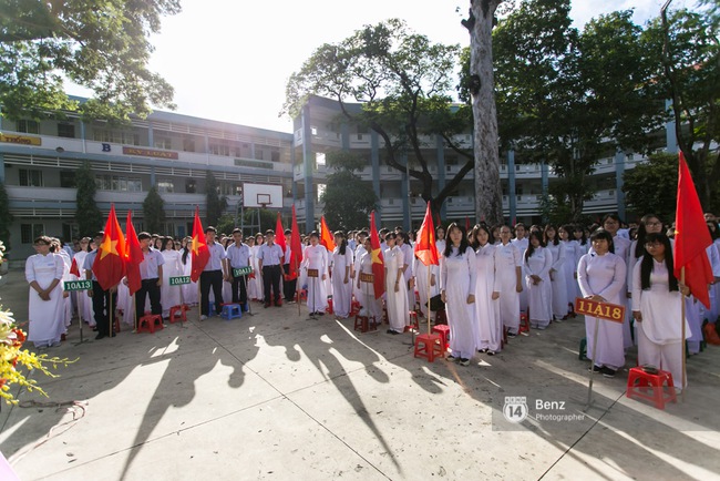 Học sinh H&agrave; Nội v&agrave; S&agrave;i G&ograve;n cực h&agrave;o hứng trong ng&agrave;y khai giảng - Ảnh 39.