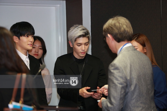 Cận cảnh nhan sắc Taeyong - Jaehyun (NCT-U) và Luna f(x) tại buổi họp báo - Ảnh 23.