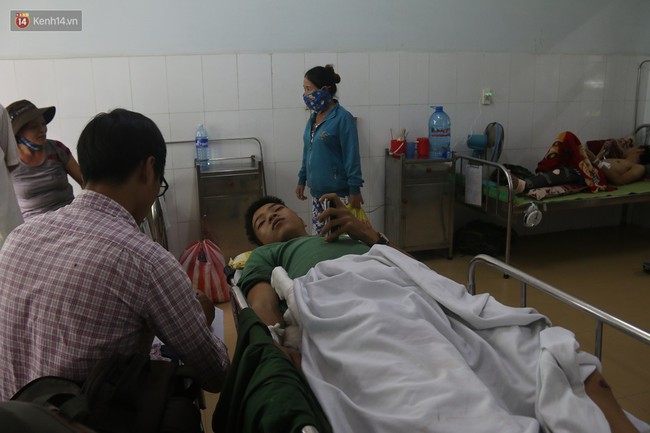 Vụ xe kh&aacute;ch lao xuống vực: T&ocirc;i b&ograve; ra ngo&agrave;i v&agrave; m&ograve; mẫm t&igrave;m con trong đ&ecirc;m tối - Ảnh 2.
