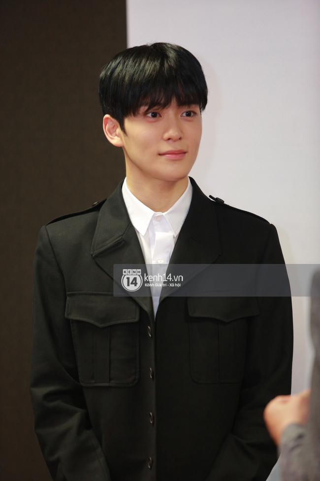 Cận cảnh nhan sắc Taeyong - Jaehyun (NCT-U) v&agrave; Luna f(x) tại buổi họp b&aacute;o - Ảnh 14.