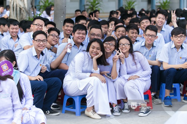 Học sinh H&agrave; Nội v&agrave; S&agrave;i G&ograve;n cực h&agrave;o hứng trong ng&agrave;y khai giảng - Ảnh 41.