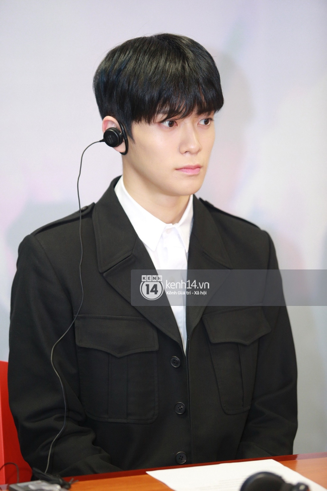 Cận cảnh nhan sắc Taeyong - Jaehyun (NCT-U) v&agrave; Luna f(x) tại buổi họp b&aacute;o - Ảnh 15.