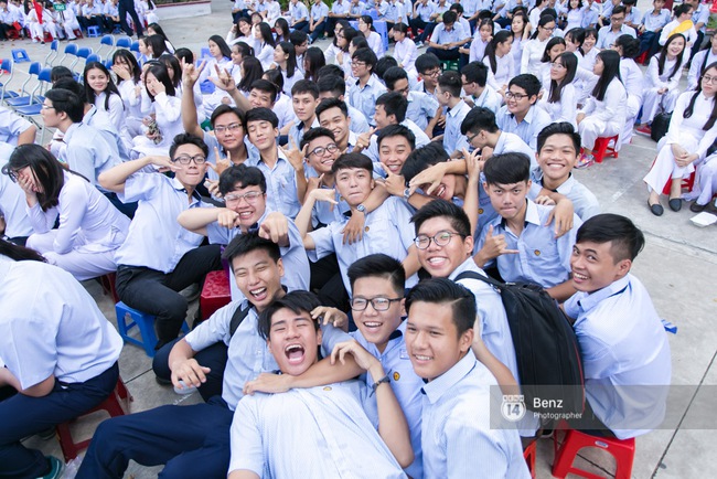 Học sinh H&agrave; Nội v&agrave; S&agrave;i G&ograve;n cực h&agrave;o hứng trong ng&agrave;y khai giảng - Ảnh 42.