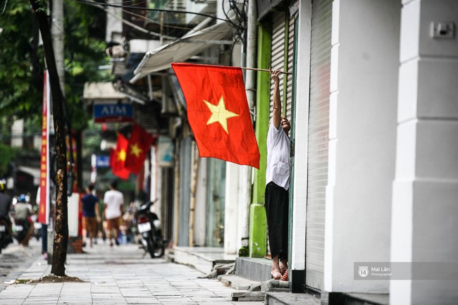 S&aacute;ng m&ugrave;ng 2/9 đầu ti&ecirc;n b&ecirc;n trong phố đi bộ - H&agrave; Nội y&ecirc;n tĩnh đến lạ thường - Ảnh 2.