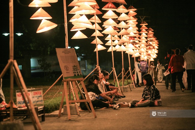 Hà Nội đẹp lung linh với hàng ngàn chiếc nón lá thắp sáng trong Festival Áo dài 2016 - Ảnh 5.