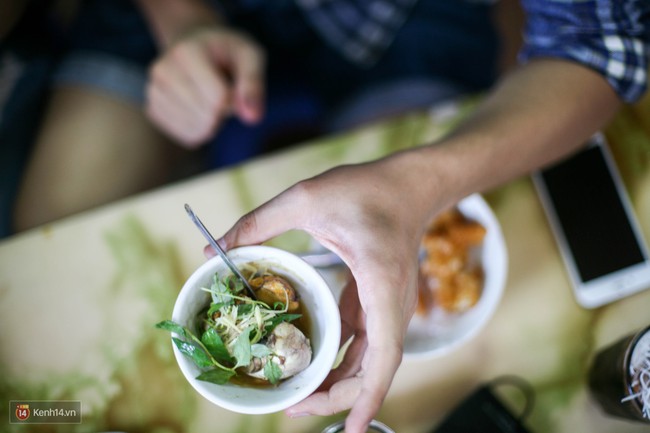 M&ugrave;a thu đến rồi, đi thưởng thức m&oacute;n ch&aacute;o sườn thơm phức n&oacute;ng hổi của H&agrave; Nội th&ocirc;i! - Ảnh 8.