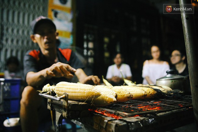 Bắp nướng ngon nhất Sài Gòn - Để được ăn, người ta phải bốc số và chờ cả tiếng! - Ảnh 11.
