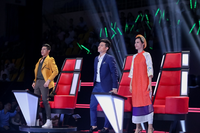 The Voice Kids: Noo Phước Thịnh hờn dỗi vì Đông Nhi giành được cậu bé vắt hai chân lên đầu - Ảnh 18.