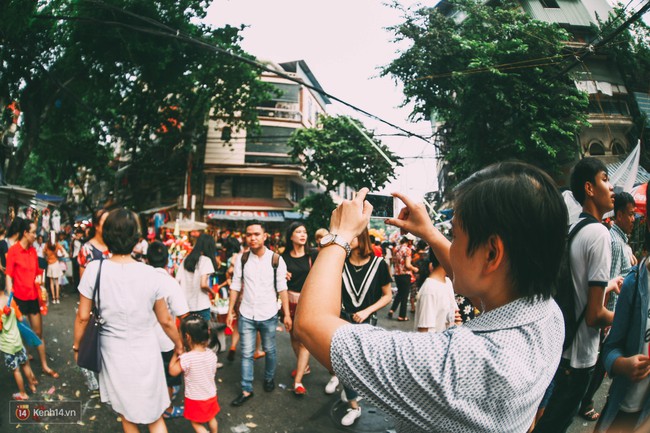 Chùm ảnh: Cái náo nức rộn ràng của Tết Trung thu đã tràn ngập các ngõ phố Hà Nội - Ảnh 9.