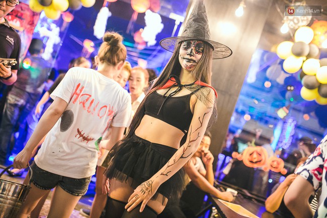 H&agrave; Nội hay S&agrave;i G&ograve;n cũng đều ngập tr&agrave;n những bạn trẻ h&oacute;a trang độc đ&aacute;o dịp Halloween - Ảnh 17.