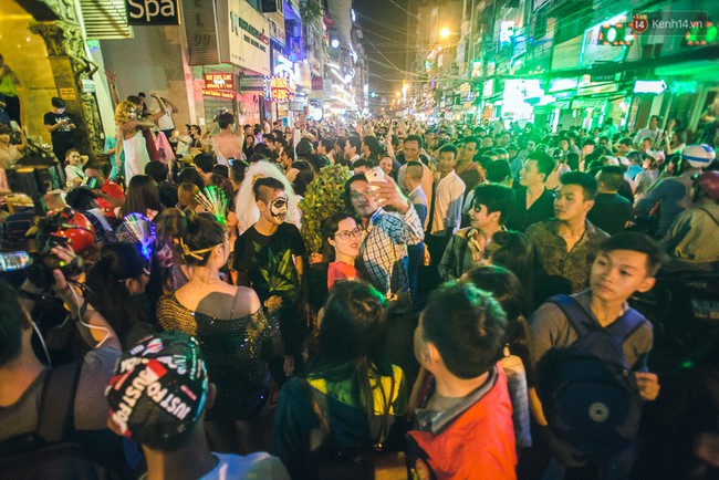 H&agrave; Nội hay S&agrave;i G&ograve;n cũng đều ngập tr&agrave;n những bạn trẻ h&oacute;a trang độc đ&aacute;o dịp Halloween - Ảnh 16.