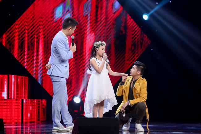 The Voice Kids: Noo Phước Thịnh rơi nước mắt khi nghe hot boy nhí hát về mẹ - Ảnh 8.