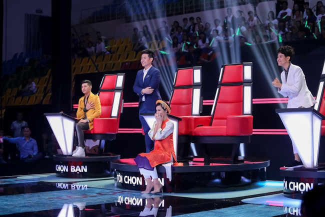 The Voice Kids: Noo Phước Thịnh rơi nước mắt khi nghe hot boy nhí hát về mẹ - Ảnh 11.