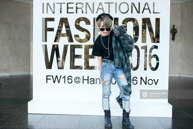Street style Vietnam International Fashion Week ng&agrave;y đầu ti&ecirc;n: Mới khởi động nhưng đ&atilde; cực kỳ chất - Ảnh 22.