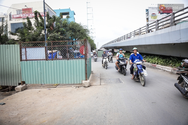 Đường sá Sài Gòn cuối năm nham nhở, xé vụn vì hàng loạt lô cốt! - Ảnh 13.