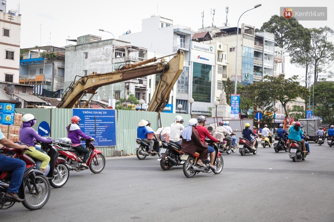 Đường sá Sài Gòn cuối năm nham nhở, xé vụn vì hàng loạt lô cốt! - Ảnh 9.