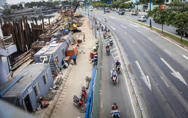 Đường sá Sài Gòn cuối năm nham nhở, xé vụn vì hàng loạt lô cốt! - Ảnh 4.