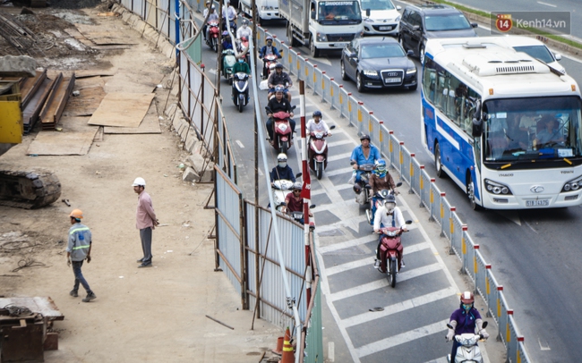 Đường sá Sài Gòn cuối năm nham nhở, xé vụn vì hàng loạt lô cốt! - Ảnh 5.