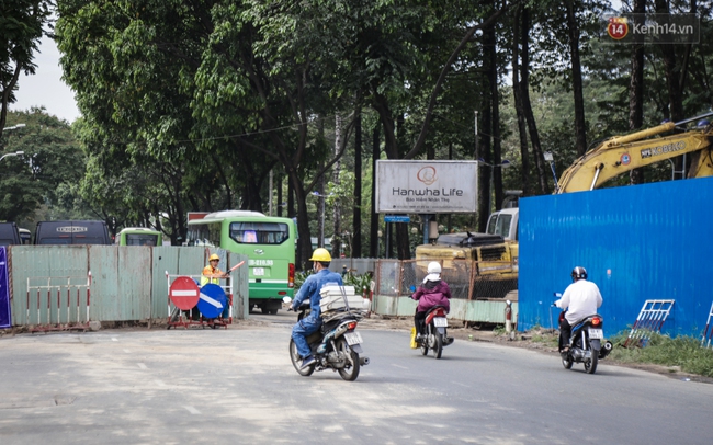 Đường sá Sài Gòn cuối năm nham nhở, xé vụn vì hàng loạt lô cốt! - Ảnh 3.