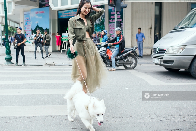 Street style Vietnam International Fashion Week ngày đầu tiên: Mới khởi động nhưng đã cực kỳ chất - Ảnh 9.