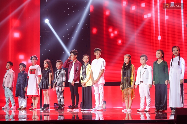 The Voice Kids: Noo Phước Thịnh loại hot boy 9 tuổi, Đông Nhi bưng mặt khóc sau khi công bố kết quả - Ảnh 2.