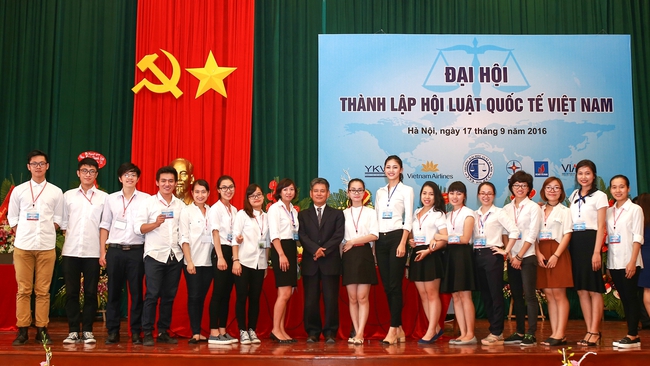 &Aacute; hậu Thanh T&uacute; vinh dự trở th&agrave;nh th&agrave;nh vi&ecirc;n Hội luật Quốc tế Việt Nam - Ảnh 3.