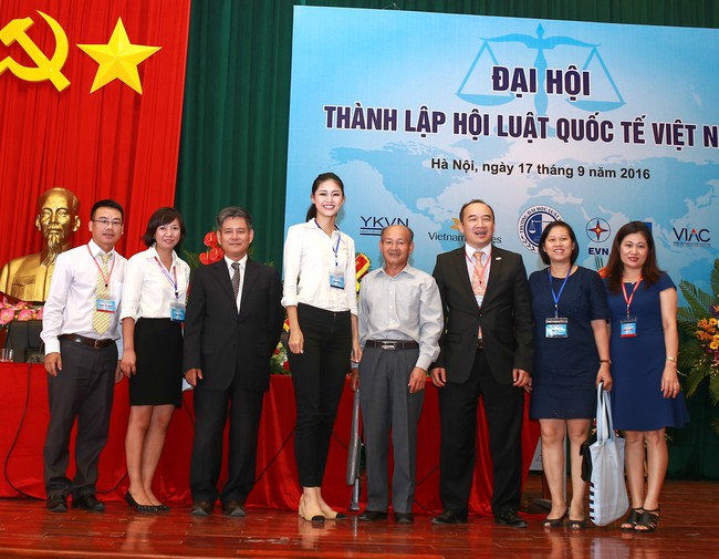 &Aacute; hậu Thanh T&uacute; vinh dự trở th&agrave;nh th&agrave;nh vi&ecirc;n Hội luật Quốc tế Việt Nam - Ảnh 1.