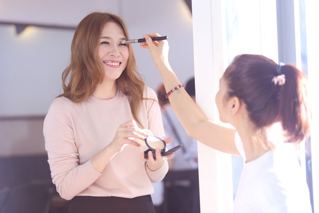 Mỹ T&acirc;m giải th&iacute;ch v&igrave; sao l&agrave;m phục vụ nhưng gi&agrave;u c&oacute; trong MV khiến fan cười ngất - Ảnh 7.