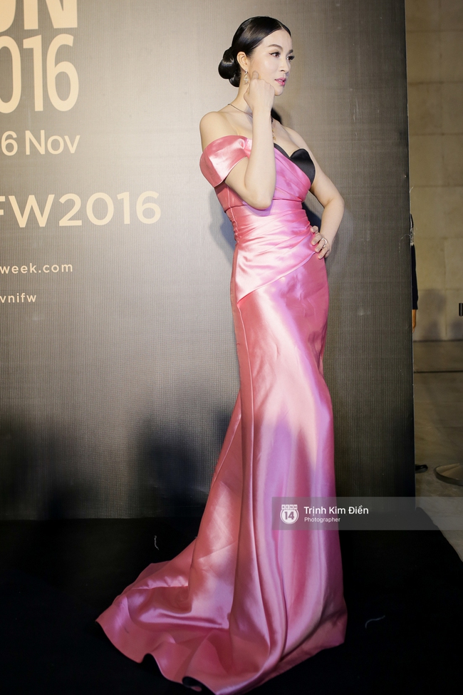 Thảm đỏ Vietnam International Fashion Week ngày 1: Hoa hậu Mỹ Linh lột xác đầy sắc sảo, Tóc Tiên khoe vòng 1 gợi cảm - Ảnh 20.