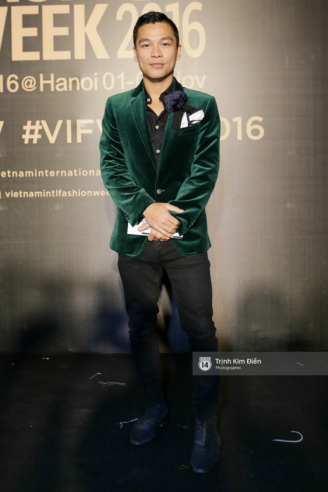 Thảm đỏ Vietnam International Fashion Week ngày 1: Hoa hậu Mỹ Linh lột xác đầy sắc sảo, Tóc Tiên khoe vòng 1 gợi cảm - Ảnh 26.