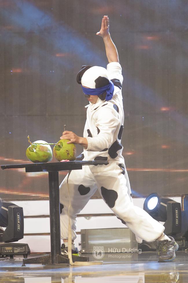 Got Talent: Gi&aacute;m khảo l&uacute;ng t&uacute;ng khi phải loại c&ocirc; Th&uacute;y b&igrave;nh tĩnh sống - Ảnh 7.