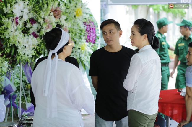 Thành Lộc, Hữu Châu và đồng nghiệp xúc động viếng tang lễ NSND Thanh Tòng - Ảnh 11.