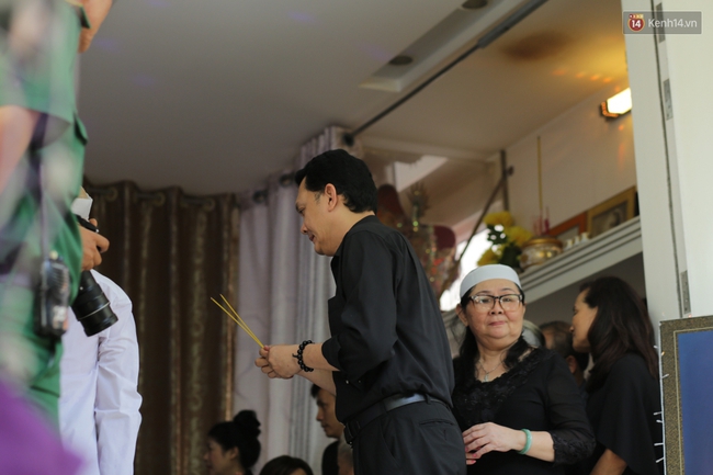 Thành Lộc, Hữu Châu và đồng nghiệp xúc động viếng tang lễ NSND Thanh Tòng - Ảnh 14.