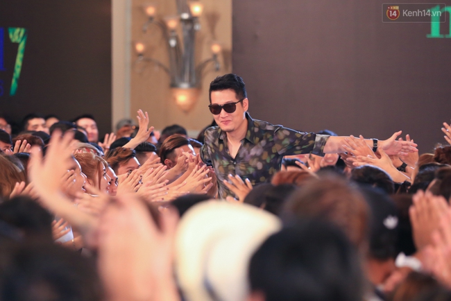 VNTM: Kim Nh&atilde; xuất hiện b&ugrave;ng nổ, BGK lại tung luật chơi mới - Ảnh 15.