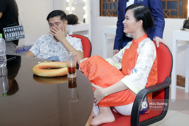 C&oacute; một HLV Đ&ocirc;ng Nhi giản dị, đ&aacute;ng y&ecirc;u thế n&agrave;y ph&iacute;a sau hậu trường! - Ảnh 3.