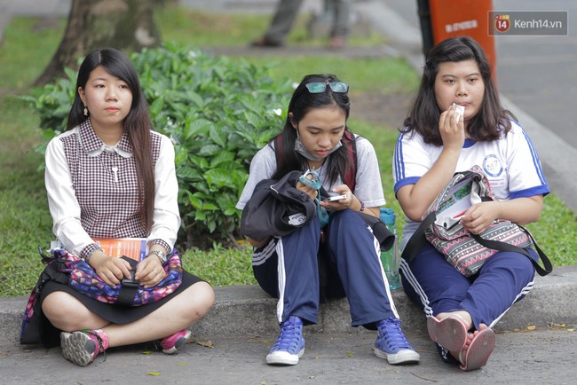 Ng&agrave;y thi thứ 3 với m&ocirc;n Địa l&yacute;: Nhiều th&iacute; sinh ra sớm - Ảnh 24.