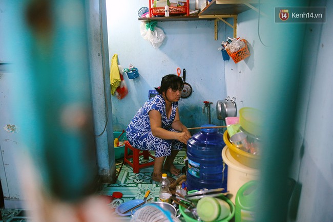 Cảnh sống thiếu trước hụt sau của hai anh em khuyết tật c&ugrave;ng mẹ l&ecirc;n S&agrave;i G&ograve;n b&aacute;n v&eacute; số mưu sinh - Ảnh 6.