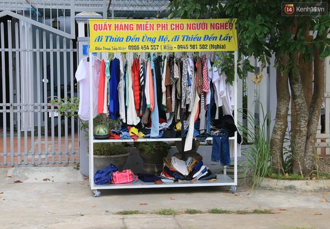 Quầy áo quần miễn phí ở Quảng Nam: Cũ người mới ta và tình thương lan tỏa - Ảnh 1.
