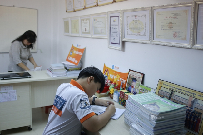 Thần đồng to&aacute;n học 11 tuổi: Phần thưởng nếu gi&agrave;nh giải cao l&agrave; được ngủ với mẹ v&agrave; th&ecirc;m 10 ngh&igrave;n ti&ecirc;u vặt - Ảnh 8.