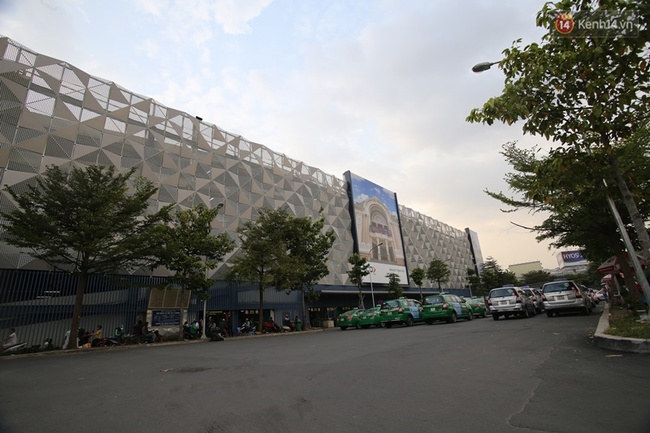 Cận cảnh nhà xe 550 tỷ với 7 tầng và khu thương mại sầm uất ở sân bay Tân Sơn Nhất - Ảnh 2.